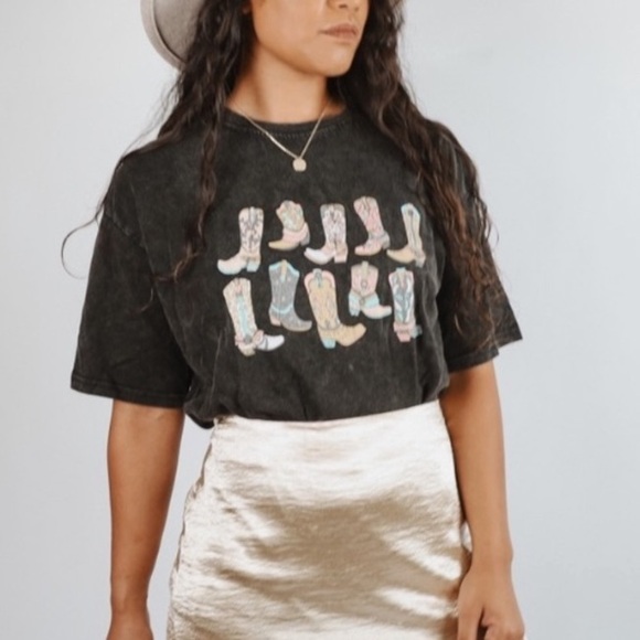 New Bootsville Graphic Rodeo Cowgirl Tee - Picture 1 of 5